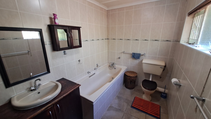 4 Bedroom Property for Sale in Pellissier Free State
